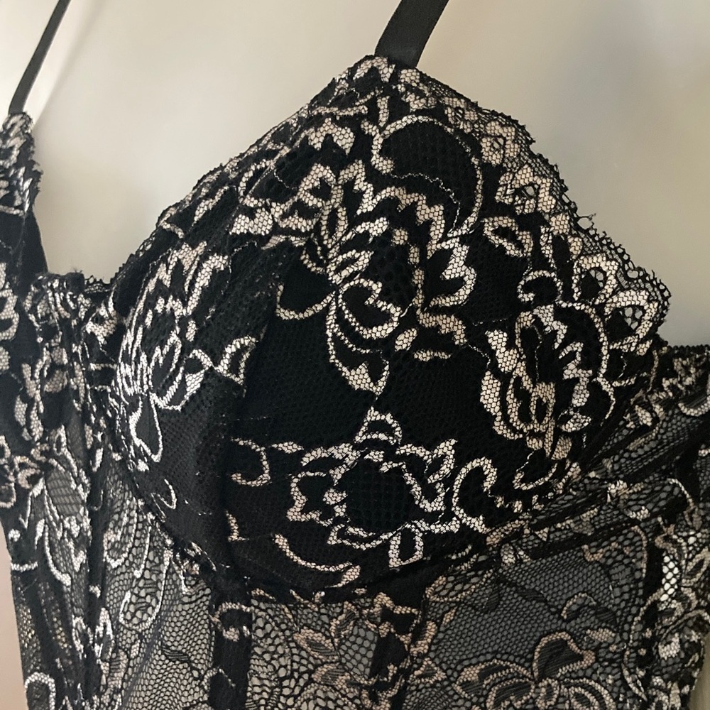 Embroidered Black & Silver Lace Pleated Corset Tank Top Size:M EUC - Picture 7 of 9
